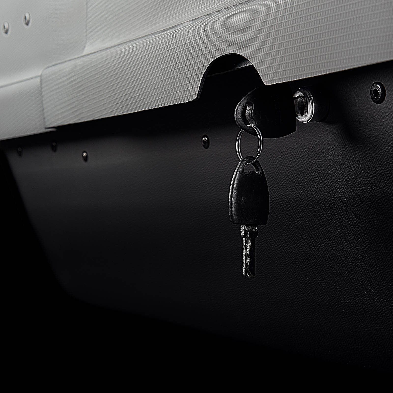 Coffre sur attelage CRUZ Apex 400 11 Coffre sur attelage CRUZ Apex 400 – Image 11