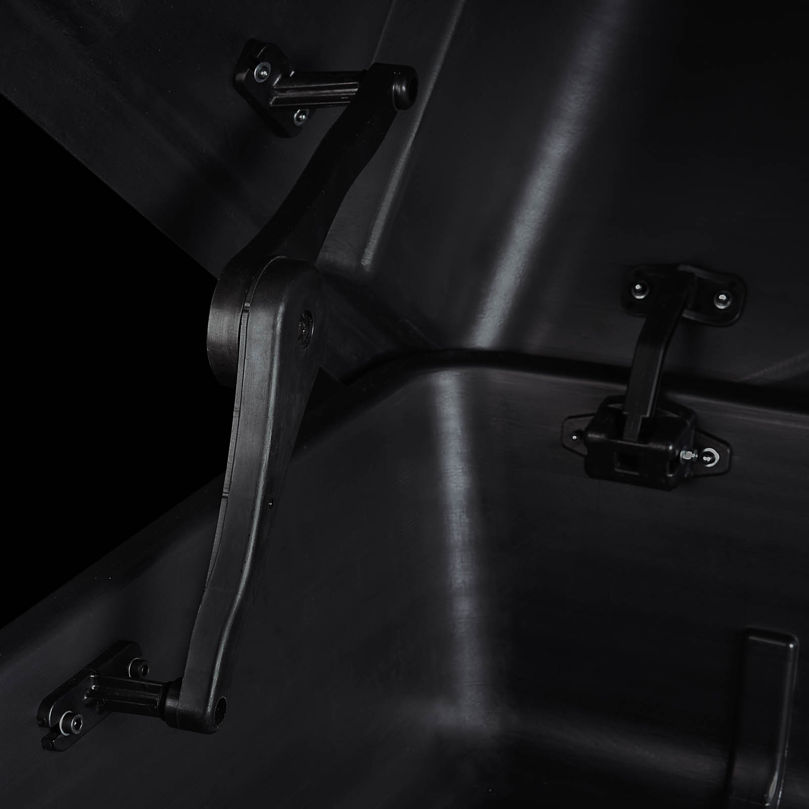 Coffre sur attelage CRUZ Apex 400 10 Coffre sur attelage CRUZ Apex 400 – Image 10