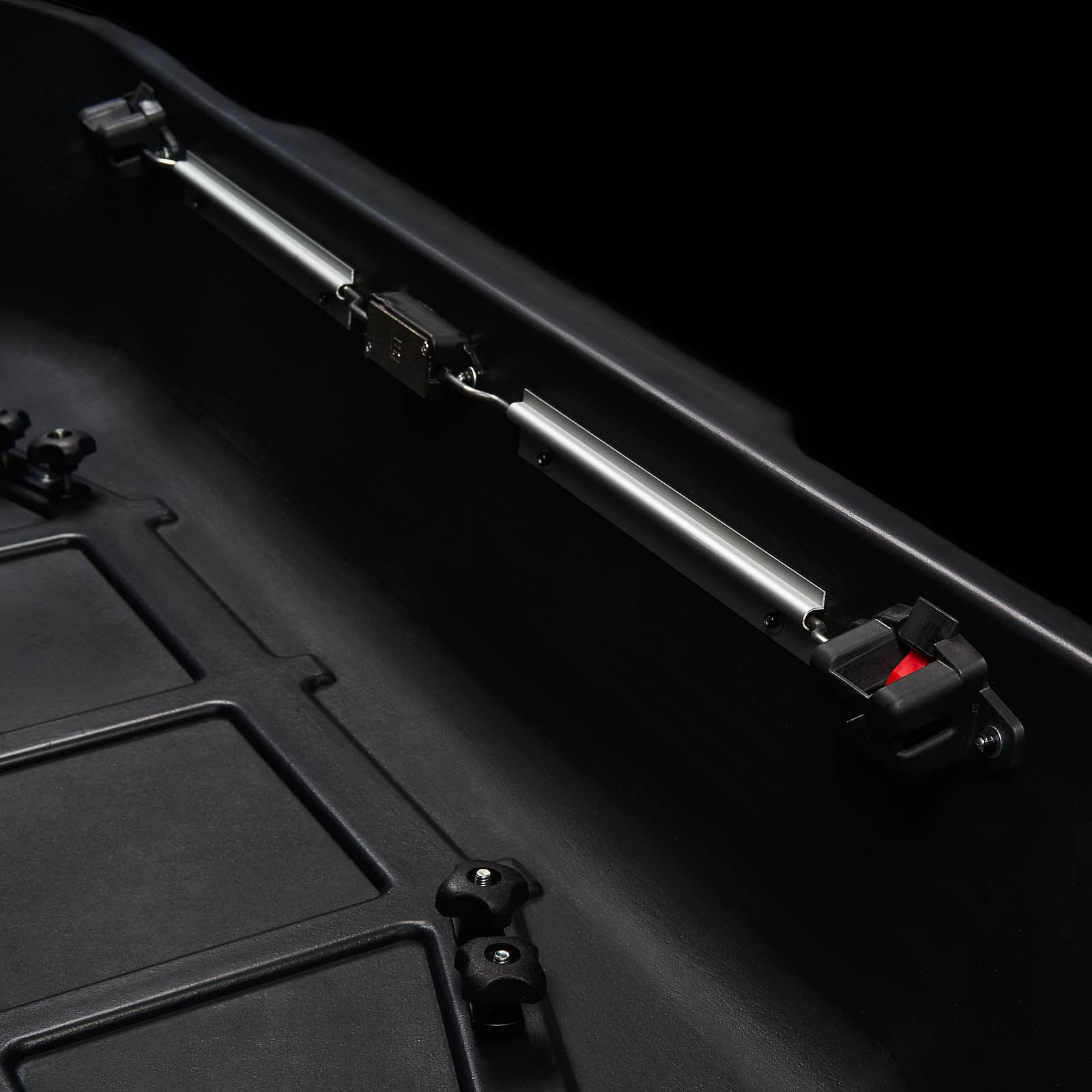 Coffre sur attelage CRUZ Apex 400 9 Coffre sur attelage CRUZ Apex 400 – Image 9